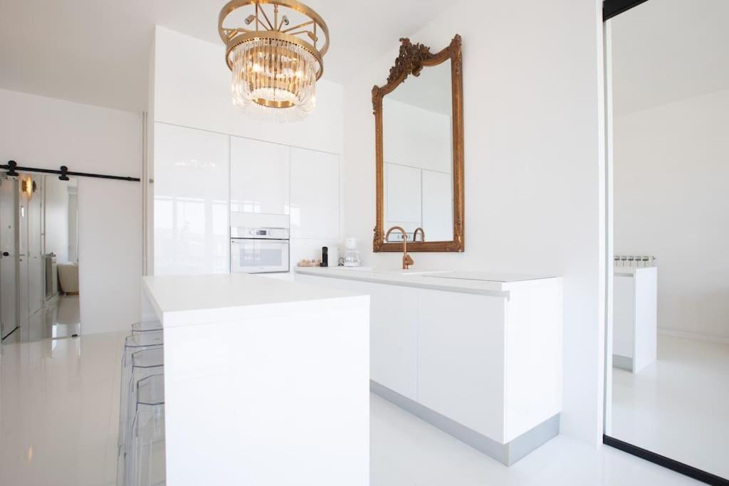 Luxe Sur Le Port Apartment
